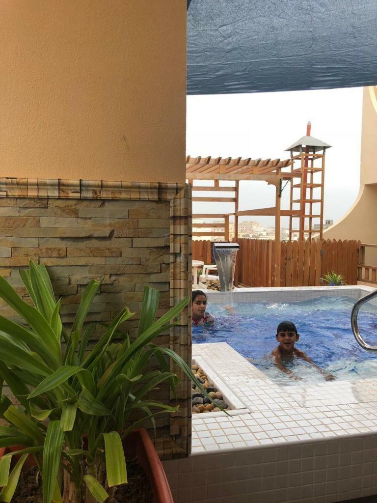 Dubai Moon * Salalah